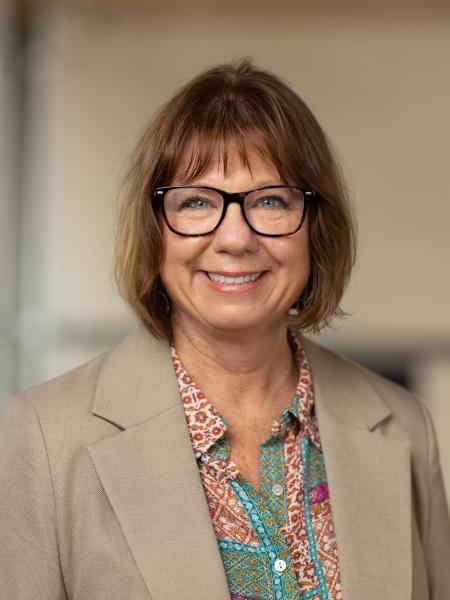 Kim Stringer Headshot